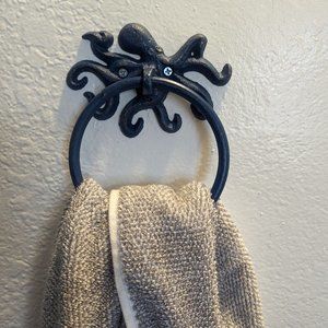 Octopus metal hand towel holder
